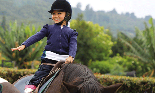 aprende equitación un servicio extracurricular que ofrece el gimnasio los andes